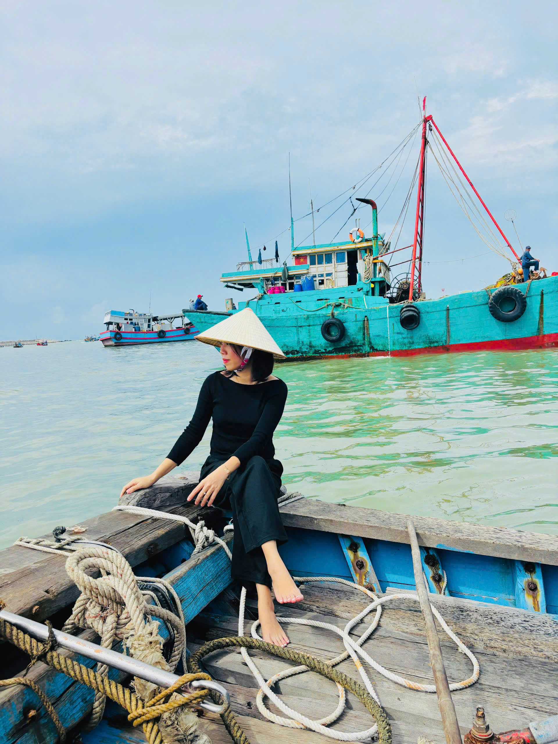 Hải sản tươi ngon lấy từ ghe đánh lưới tại Phước Hải